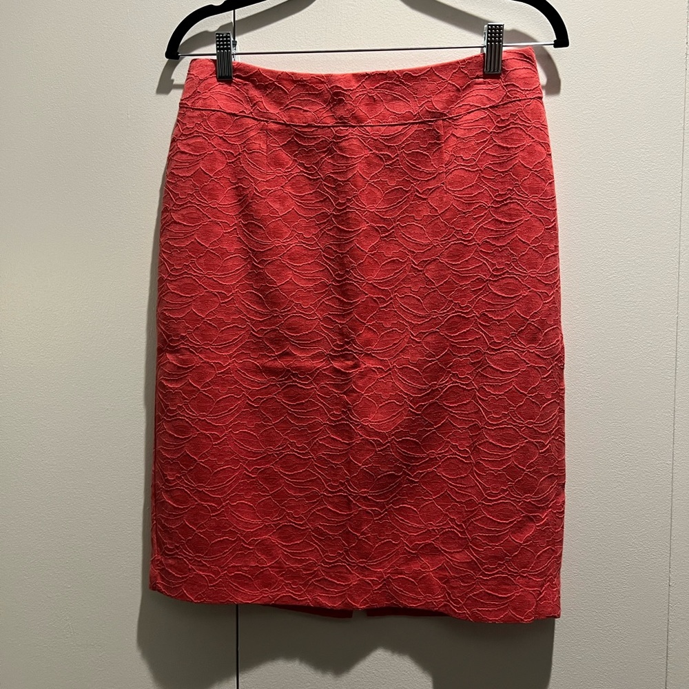 Banana Republic embroidered pencil skirt - Salmon color